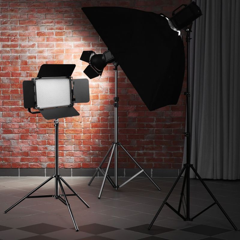 Walimex pro Niova 900 Plus Daylight LED-paneeli, WT-806 jalusta ja 2 NP-F akkua