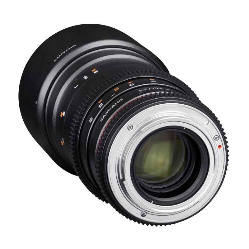 Samyang MF 135 mm T2,2 videobjektiivi Sony E, täyskenno ja APS-C