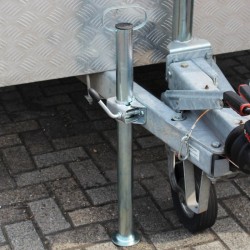 Perävaunutuet 700 mm x 49 mm sinkitty teräs 2 kpl kiinnityspannat