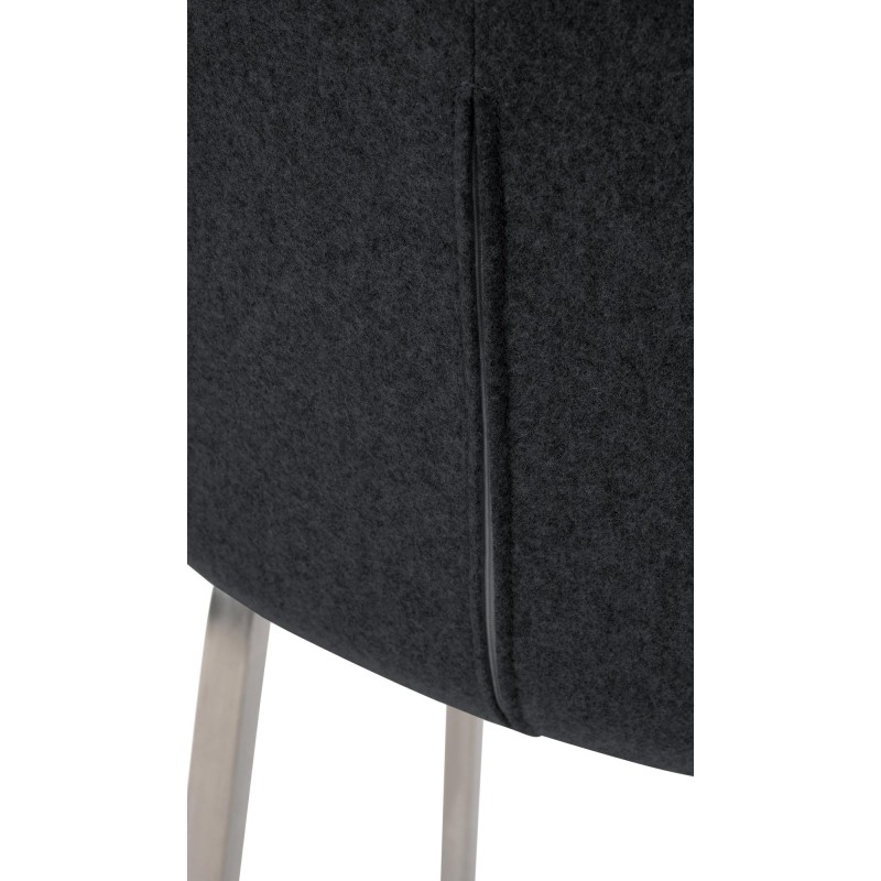 Monea huopaverhoiltu baarijakkara neljällä jalalla ja käsinojilla