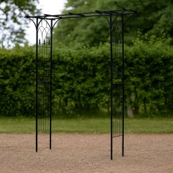 Ruusukaari 205 x 50 x 208 cm, musta teräs, vapaasti seisova