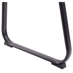 Tyylikäs pehmustettu vierailutuoli kaarevalla rungolla ja tekonahkapäällysteellä