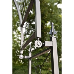 Säädettävä ruusukaari puutarhaan - koristeellinen ja kestävä köynnöstuki