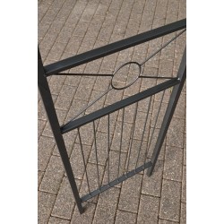 Säädettävä ruusukaari puutarhaan - koristeellinen ja kestävä köynnöstuki