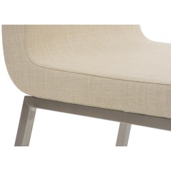 Tyylikäs Colmar-ruokailutuolipari mukavalla kangasverhoilulla ja teräsjaloilla