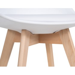 6 kpl ergonominen ruokailutuoli puisella rungolla ja keinonahkaistuimella