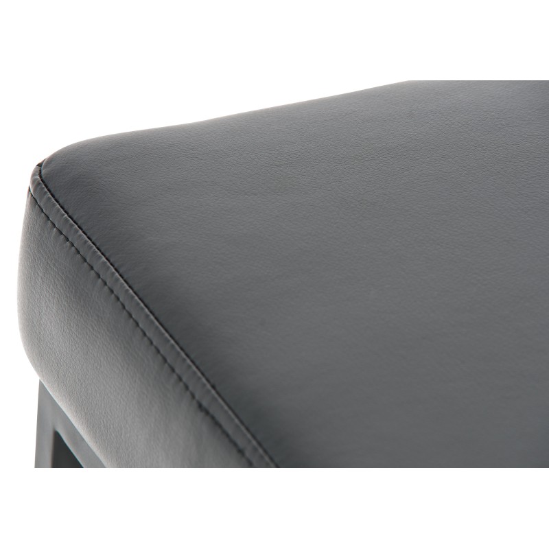 Klassinen baarijakkara modernilla twistillä - tyylikäs ja mukava