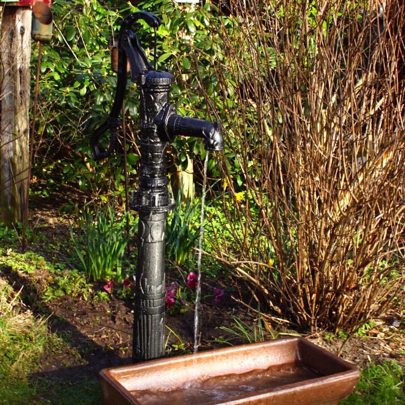 Pumpunjalusta Schwengelpumpe-käsipumpulle, musta valurauta, 23 x 67 cm, SN9308