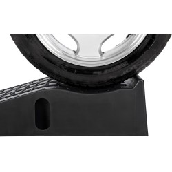 Ajoramppien ja pyöräkiilojen sarja auton huoltoon ja korjaukseen