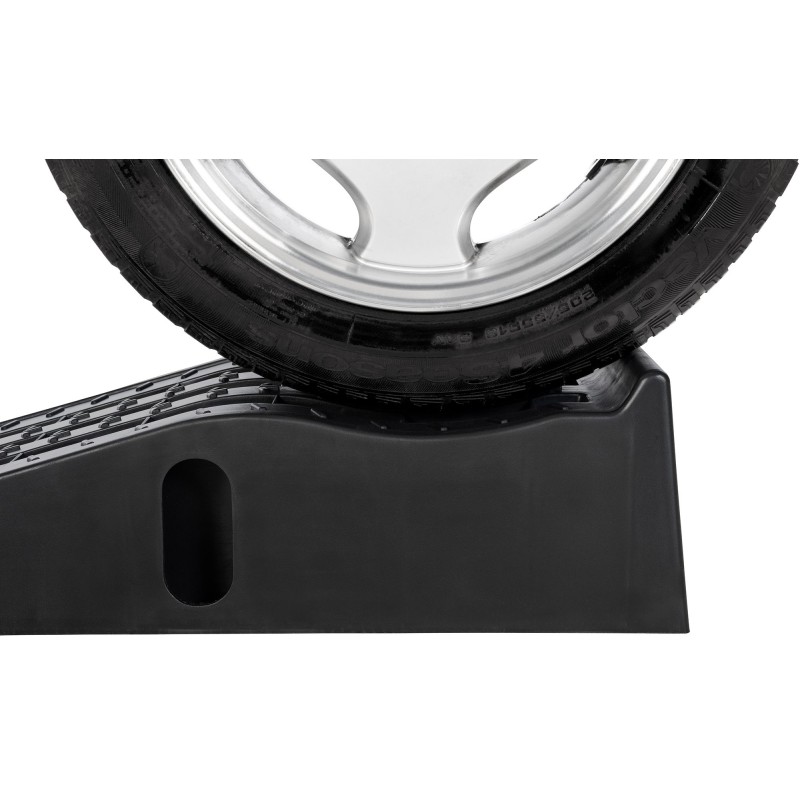 Ajoramppien ja pyöräkiilojen sarja auton huoltoon ja korjaukseen