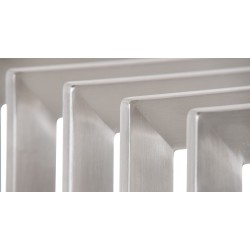 Tyylikäs ruostumattomasta teräksestä valmistettu polttopuuteline sisäkäyttöön