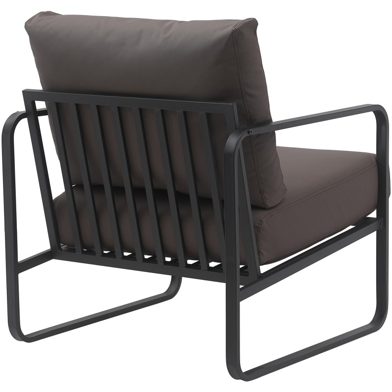 Tyylikäs nojatuoli mukavalla istuimella ja metallirungolla olohuoneeseen