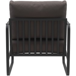 Tyylikäs nojatuoli mukavalla istuimella ja metallirungolla olohuoneeseen