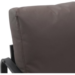 Tyylikäs nojatuoli mukavalla istuimella ja metallirungolla olohuoneeseen