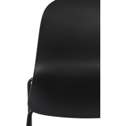 Monikäyttöinen pinottava tuoli sisä- ja ulkokäyttöön teräsrungolla