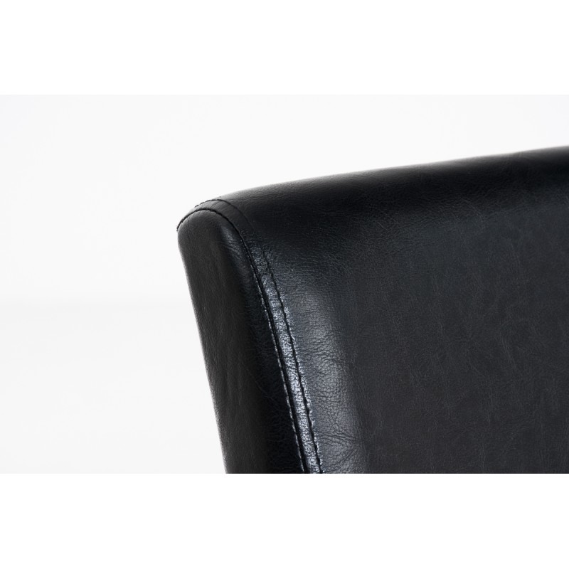 Tyylikäs keinonahkainen ruokailutuoli korkealla selkänojalla ja puujaloilla