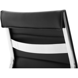 Ergonominen keinonahkainen työtuoli säädettävällä korkeudella ja pyörillä