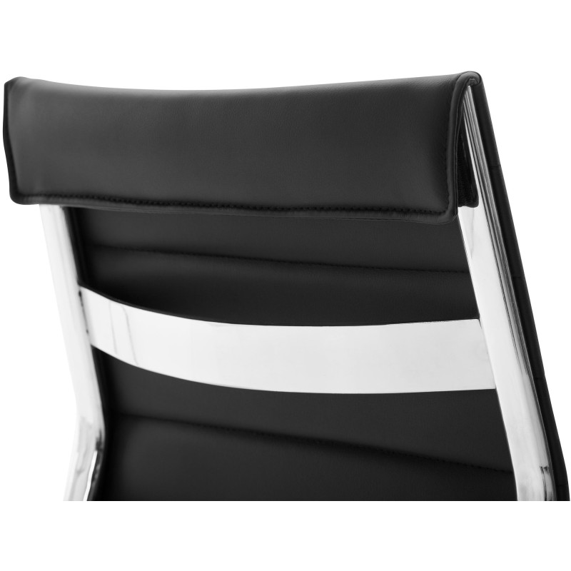 Ergonominen keinonahkainen työtuoli säädettävällä korkeudella ja pyörillä