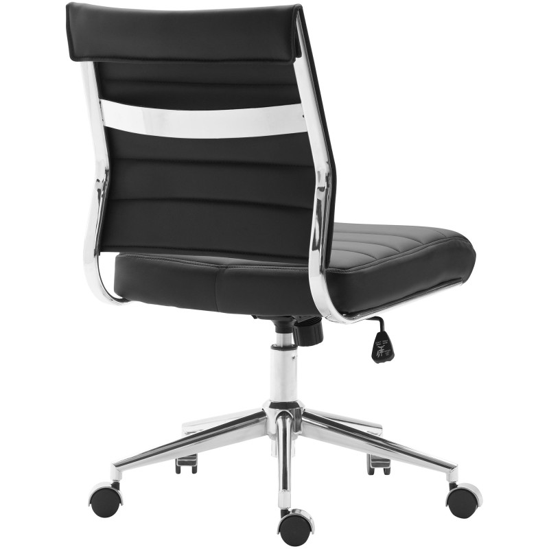 Ergonominen keinonahkainen työtuoli säädettävällä korkeudella ja pyörillä