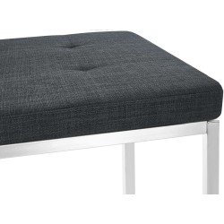 Tyylikäs Barci-penkki pehmustetulla istuimella ja teräsrungolla