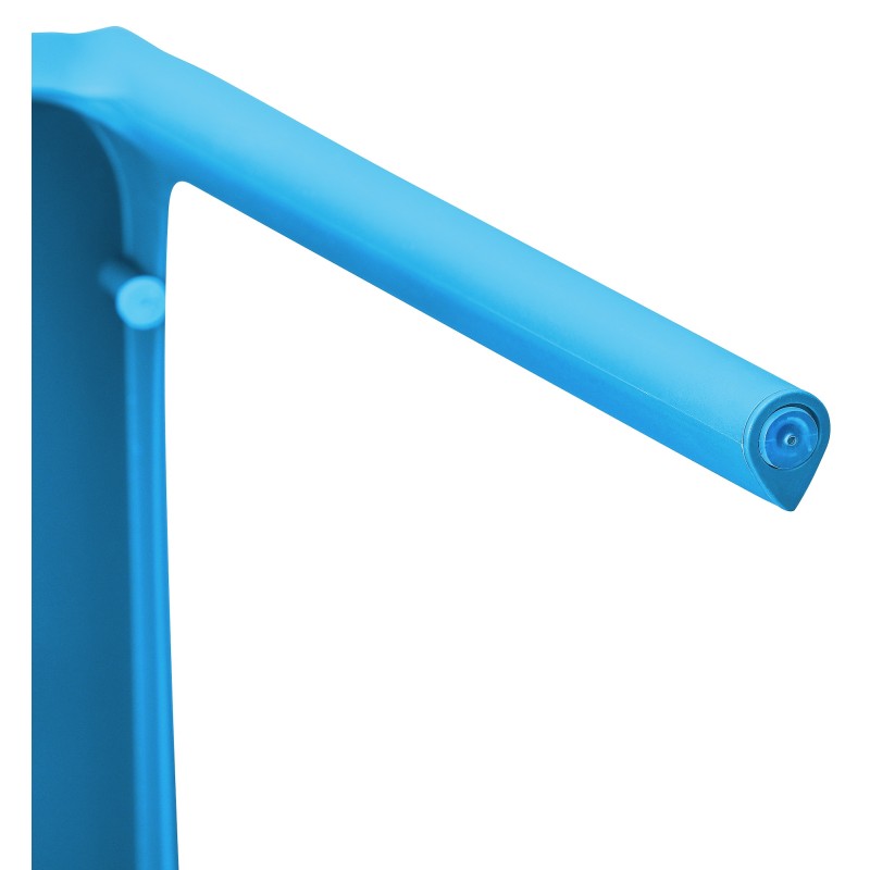 Kaksi pinottavaa Meton-tuolia ulko- ja sisäkäyttöön, säänkestävä muovi