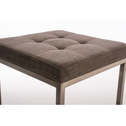 Mukava pehmustettu istuinjakkara ruostumattomalla teräsrungolla monipuoliseen käyttöön