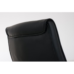 Tyylikäs ergonominen vierailutuoli keinonahalla ja kromatulla rungolla