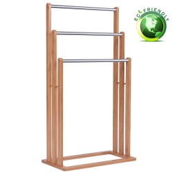 Bambusta valmistettu vapaasti seisova pyyheteline kolmella tangolla