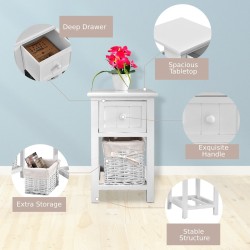 Kaksitasoinen valkoinen puinen yöpöytä korilla ja laatikolla