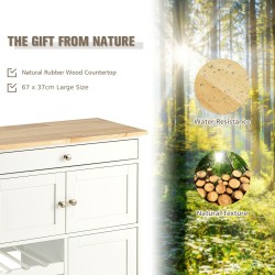 Valkoinen keittiövaunu viinitelineillä ja kaapeilla