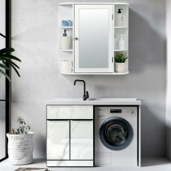 Valkoinen kylpyhuonekaappi peilillä ja runsaalla säilytystilalla