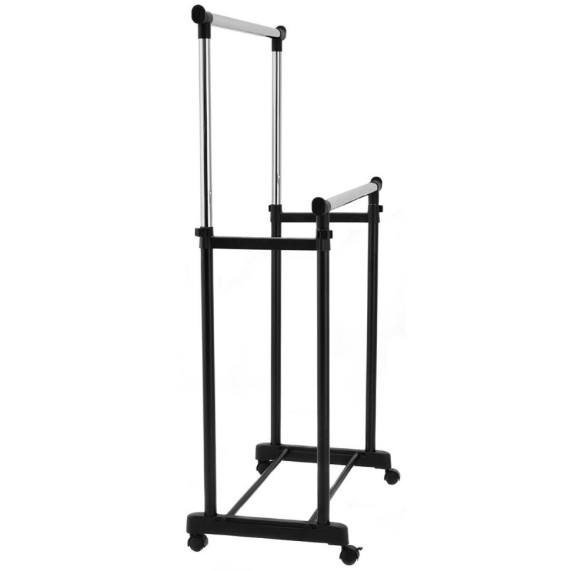 Säädettävä musta vaateripustin pyörillä ja lisähyllyllä