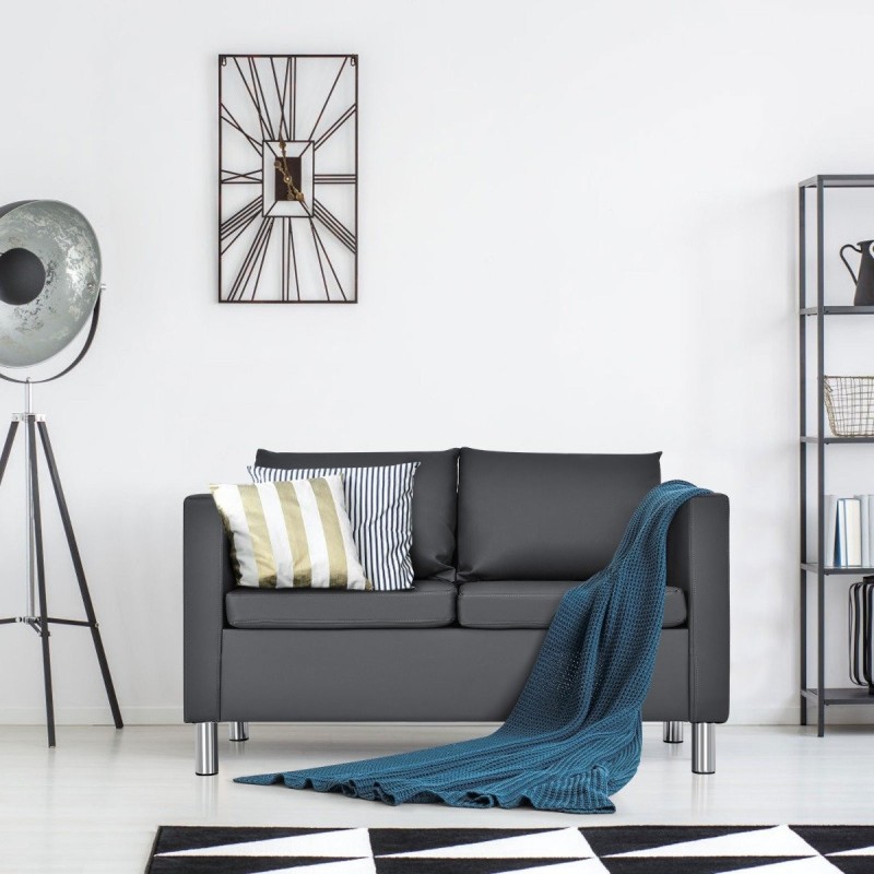 Kaksipaikkainen harmaa PU-nahkainen tub-sohva tyynyillä