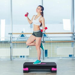 Korkeussäädettävä musta aerobinen stepperi kahdella tasolla