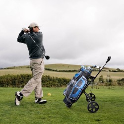 Kaksipyöräinen taitettava golfkärry tulostaululla, musta