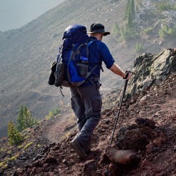 Säädettävät alumiiniset vaellussauvat musta 65-135 cm