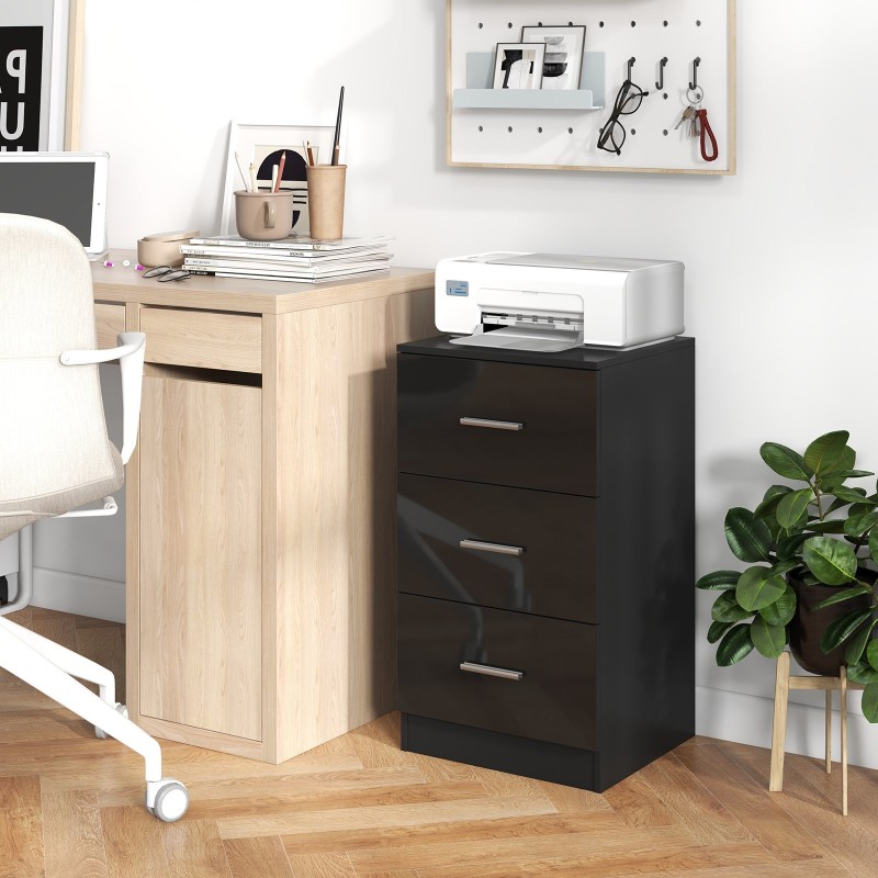 Musta kolmilaatikkoinen puinen lipasto kaatumisenestolaitteella