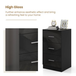 Musta kolmilaatikkoinen puinen lipasto kaatumisenestolaitteella