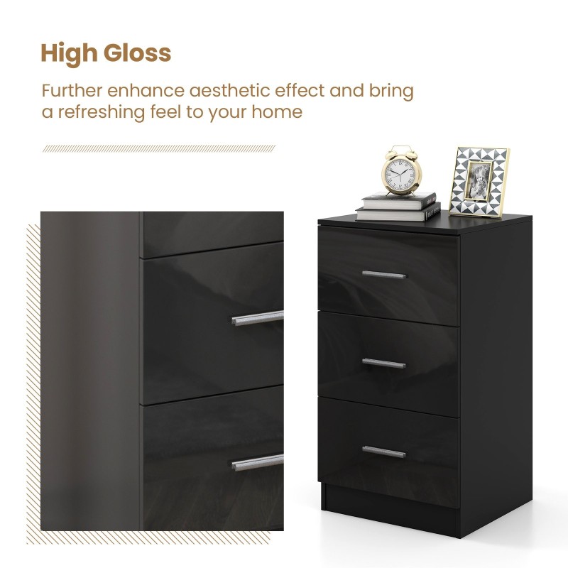 Musta kolmilaatikkoinen puinen lipasto kaatumisenestolaitteella