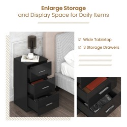 Musta kolmilaatikkoinen puinen lipasto kaatumisenestolaitteella