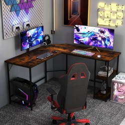 L-muotoinen ruskea tietokonepöytä kaksitasoisilla hyllyillä