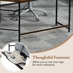 L-muotoinen ruskea tietokonepöytä kaksitasoisilla hyllyillä