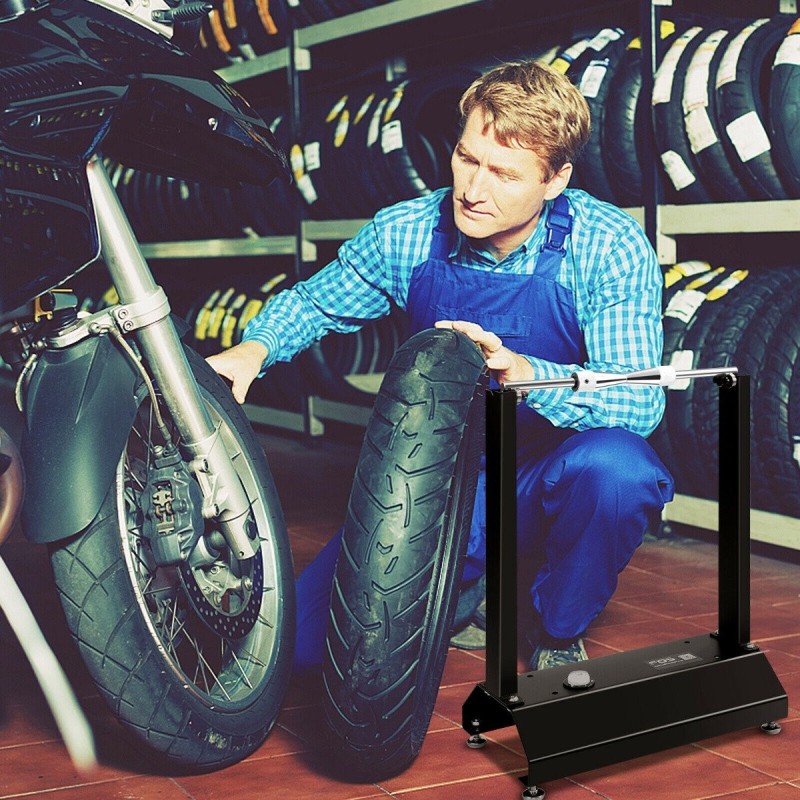 Moottoripyörän pyörän tasapainotin säädettävillä keskitinkartioilla musta