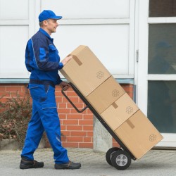 Monikäyttöinen musta sackkarre P-kahvalla ja korkealla selkänojalla