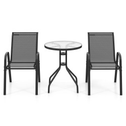Kolmen osan ulkobistrosarja harmaa pinottavilla tuoleilla