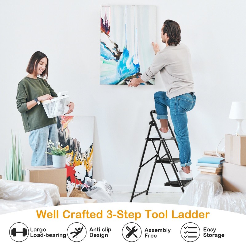 Kolmiportaiset mustat taittotikkaat liukumattomilla askelmilla