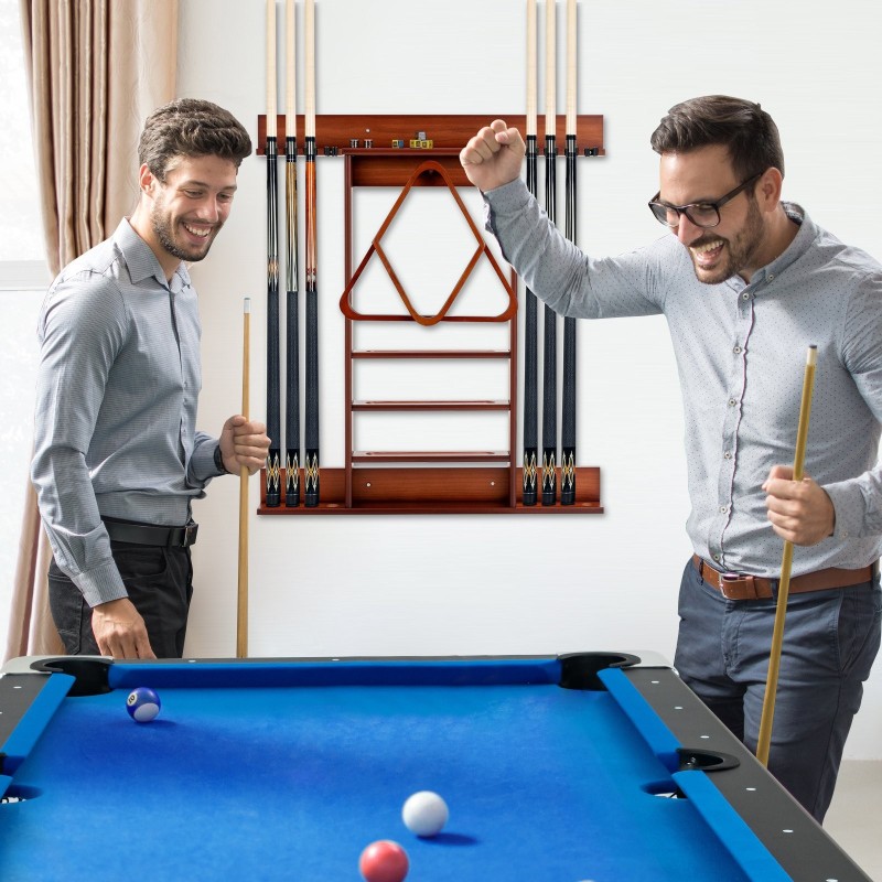 Seinään kiinnitettävä ruskea biljardikeppiteline männystä
