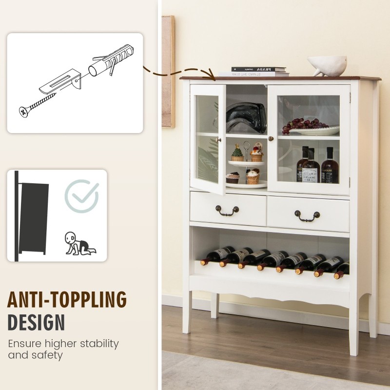 Valkoinen puinen keittiön sivupöytä viinitelineellä ja lasiovilla