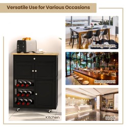 Musta keittiövaunu viinitelineillä ja kaapeilla