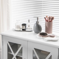 Valkoinen kylpyhuoneen säilytyskaappi lasiovilla ja säädettävillä hyllyillä